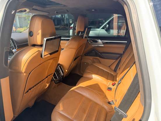 PORSCHE-CAYENNE-2013