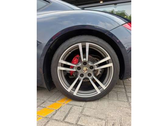 PORSCHE-CAYMAN-2010
