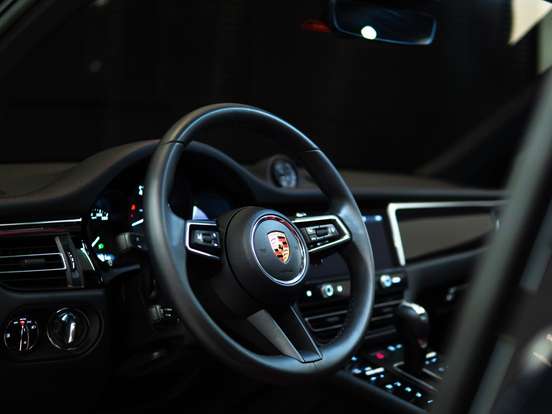 PORSCHE-MACAN-2025