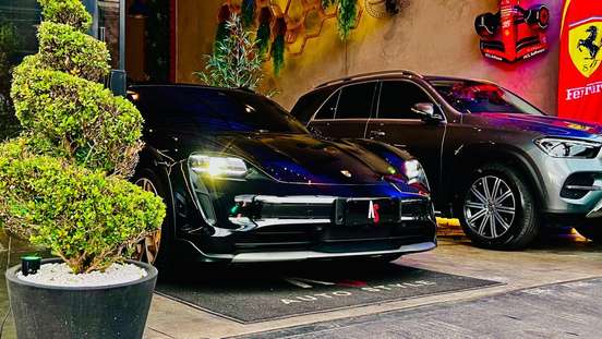 PORSCHE-TAYCAN-2023