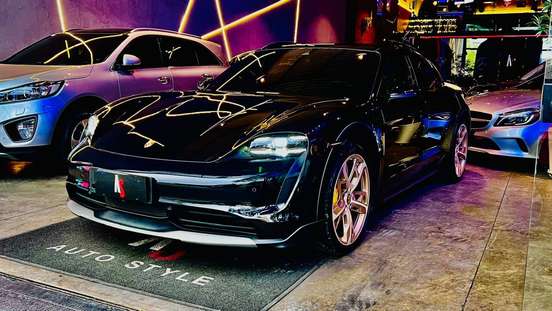 PORSCHE-TAYCAN-2023