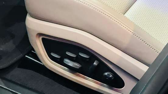PORSCHE-TAYCAN-2023