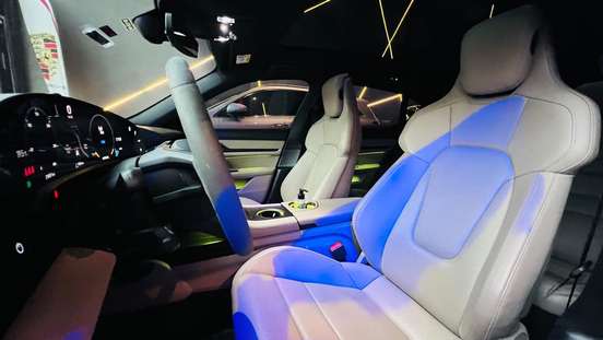 PORSCHE-TAYCAN-2023