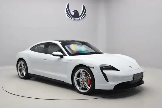 PORSCHE-TAYCAN-2023