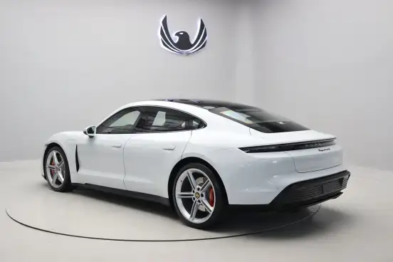 PORSCHE-TAYCAN-2023