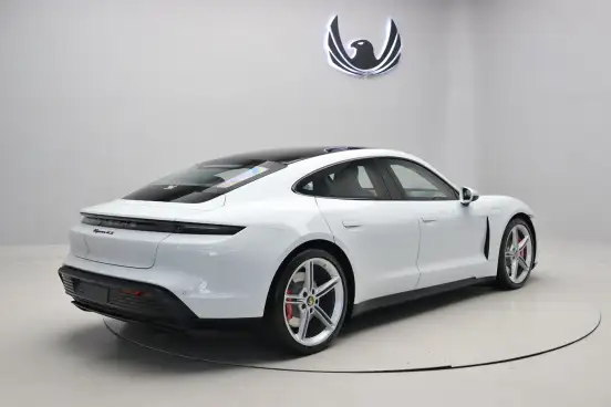 PORSCHE-TAYCAN-2023