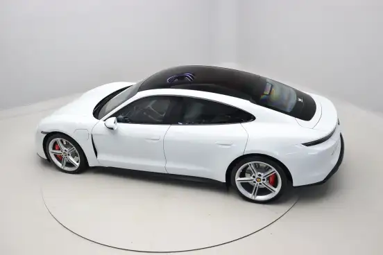 PORSCHE-TAYCAN-2023