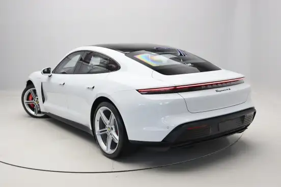 PORSCHE-TAYCAN-2023