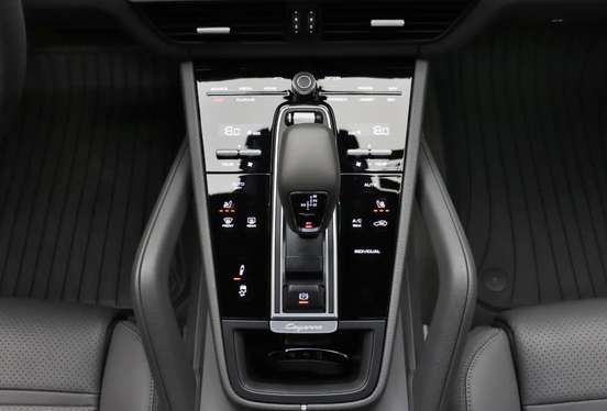 PORSCHE-CAYENNE-2022