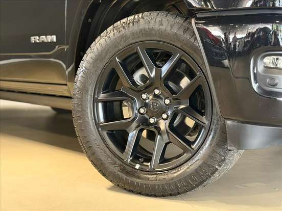 RAM-1500-3.0 HURRICANE 6 BITURBO GASOLINA LARAMIE NIGHT EDITION CD 4X4 AUTOMÁTICO RAM-1500-2025