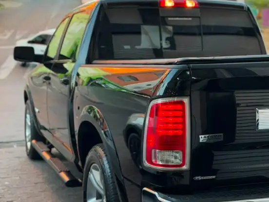 RAM-CLASSIC-5.7 V8 GASOLINA LARAMIE CD 4X4 AUTOMÁTICO RAM-CLASSIC-2022