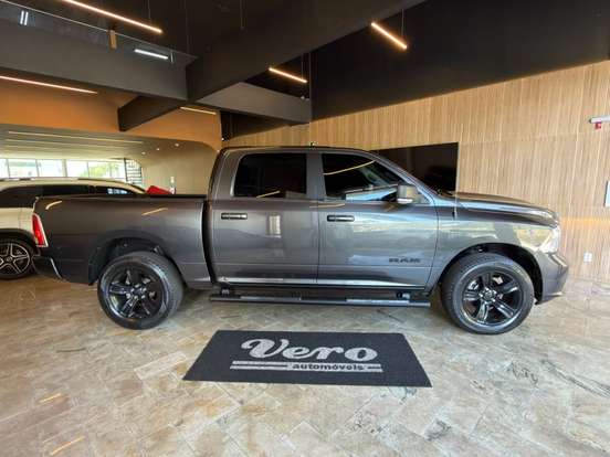 RAM-CLASSIC-5.7 V8 GASOLINA LARAMIE NIGHT EDITION CD 4X4 AUTOMÁTICO RAM-CLASSIC-2023