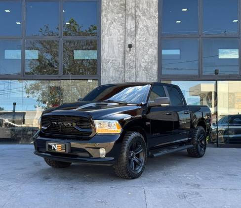 RAM CLASSIC 5.7 V8 GASOLINA LARAMIE NIGHT EDITION CD 4X4 AUTOMÁTICO
