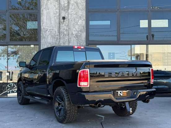 RAM-CLASSIC-5.7 V8 GASOLINA LARAMIE NIGHT EDITION CD 4X4 AUTOMÁTICO RAM-CLASSIC-2022