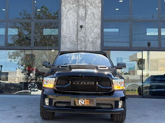 RAM-CLASSIC-5.7 V8 GASOLINA LARAMIE NIGHT EDITION CD 4X4 AUTOMÁTICO RAM-CLASSIC-2022