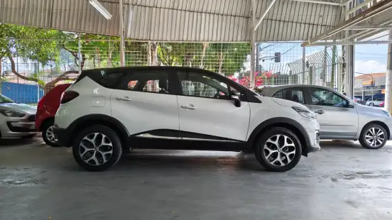 RENAULT-CAPTUR-2019