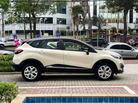 RENAULT-CAPTUR-2017
