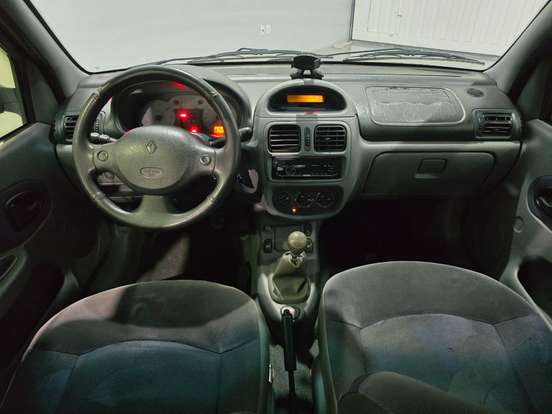 RENAULT-CLIO-2001