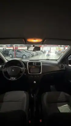 RENAULT-LOGAN-2016