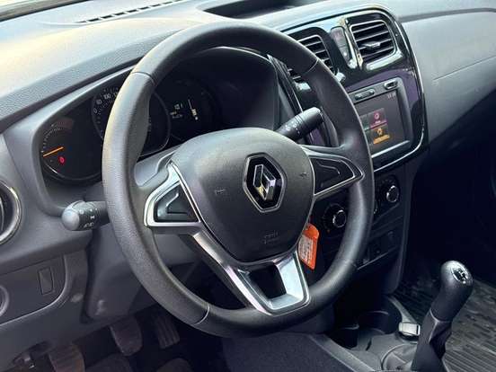 RENAULT-LOGAN-2024