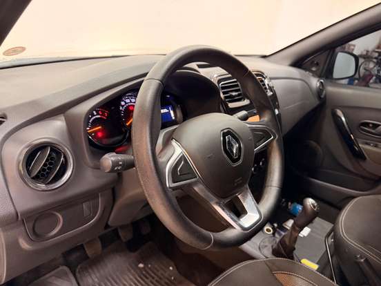 RENAULT-LOGAN-2020
