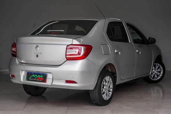 RENAULT-LOGAN-2020