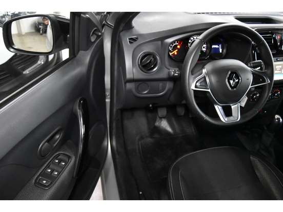 RENAULT-LOGAN-2024
