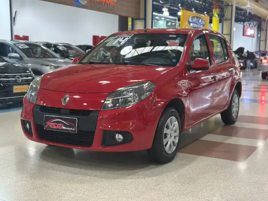 RENAULT-SANDERO-2013