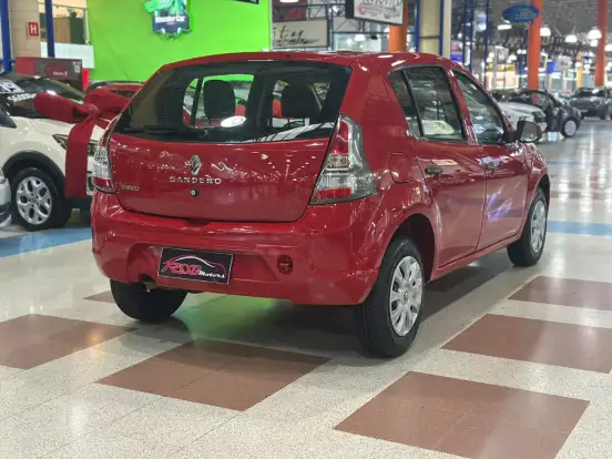 RENAULT-SANDERO-2013