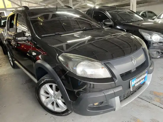 RENAULT-SANDERO-2013