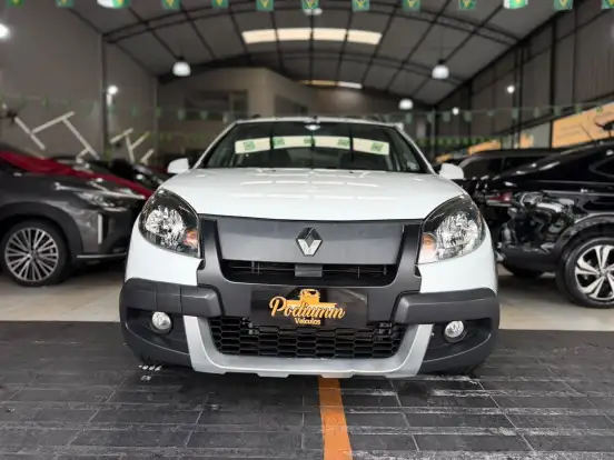 RENAULT-SANDERO-2013