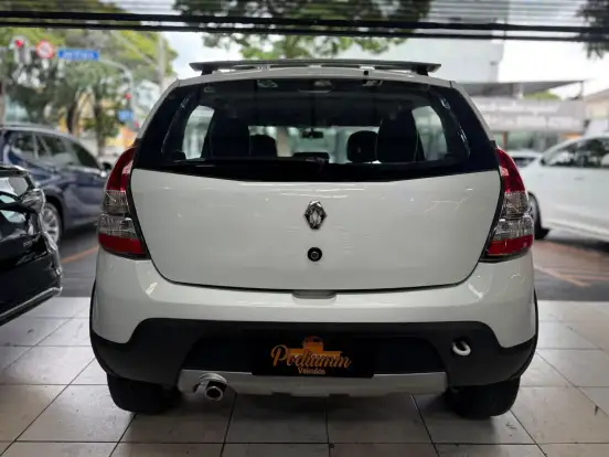 RENAULT-SANDERO-2013