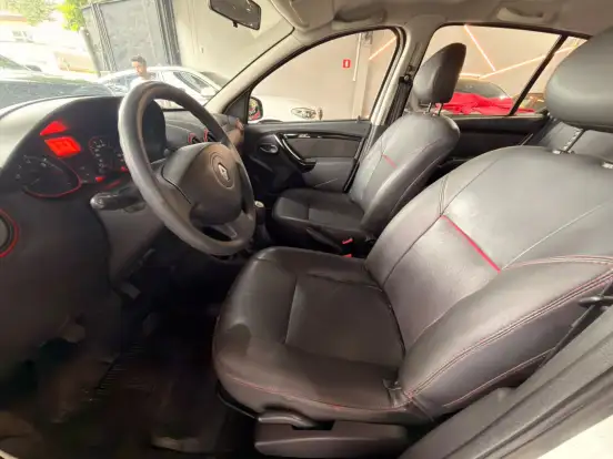 RENAULT-SANDERO-2013