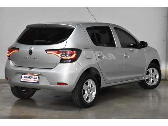 RENAULT-SANDERO-2022