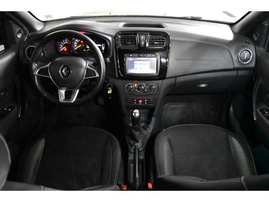 RENAULT-SANDERO-2022
