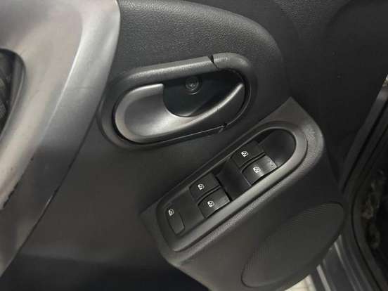 RENAULT-SANDERO-1.6 PRIVILÉGE 16V FLEX 4P AUTOMÁTICO RENAULT-SANDERO-2012