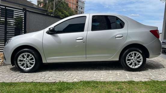 RENAULT-LOGAN-2024