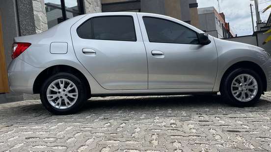 RENAULT-LOGAN-2024
