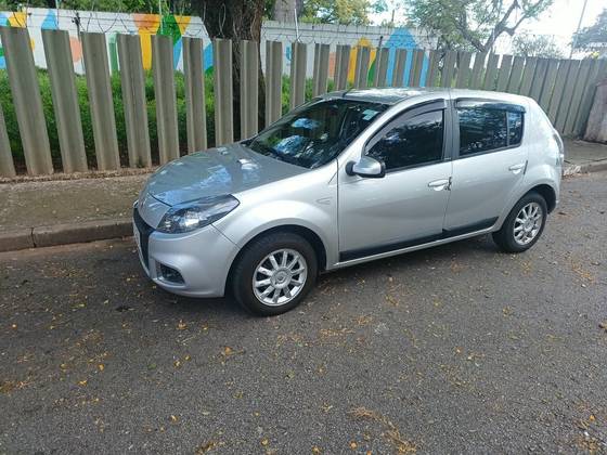 RENAULT SANDERO 1.6 PRIVILÉGE 16V FLEX 4P AUTOMÁTICO