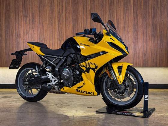 SUZUKI GSX-8R 