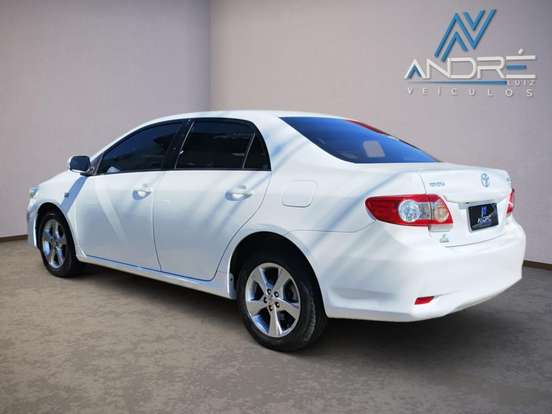 TOYOTA-COROLLA-2013