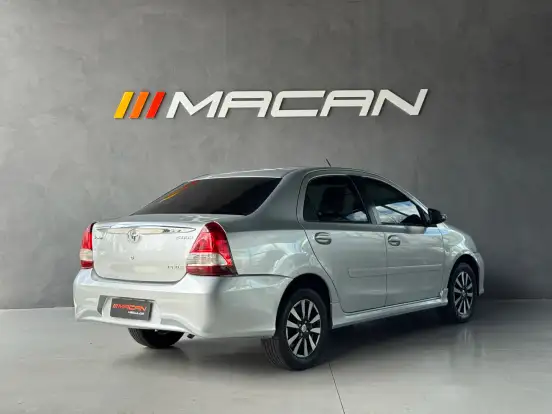 TOYOTA-ETIOS-2018