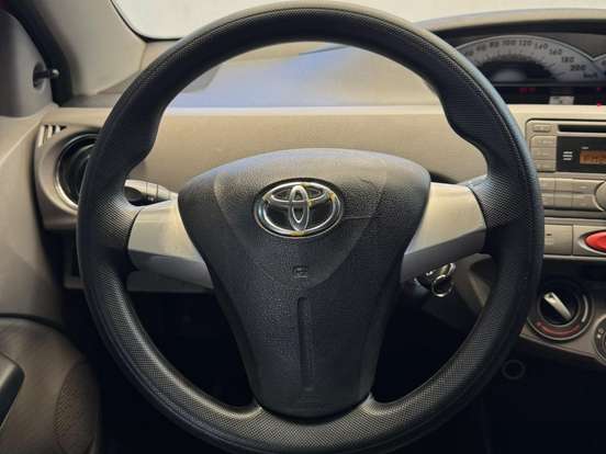 TOYOTA-ETIOS-1.5 XLS 16V FLEX 4P MANUAL TOYOTA-ETIOS-2013