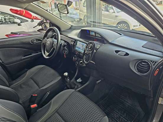TOYOTA-ETIOS-2017