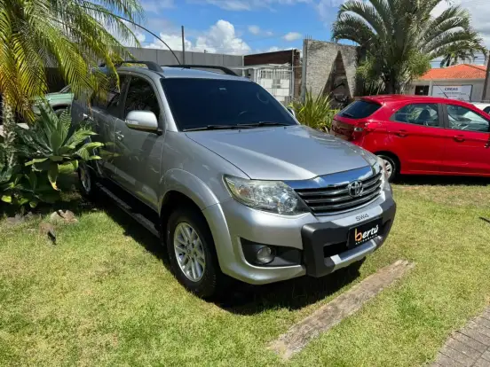 TOYOTA-HILUX-2015