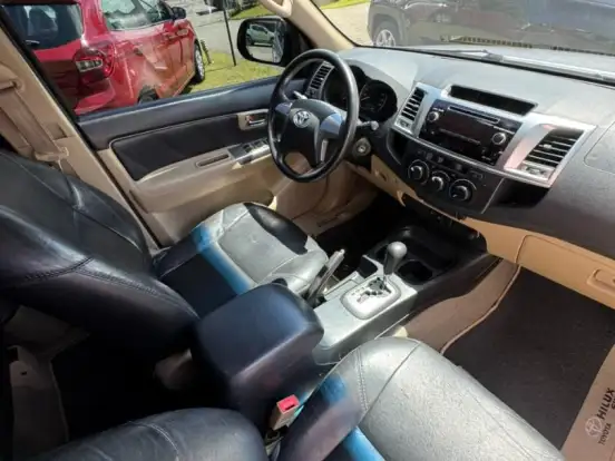 TOYOTA-HILUX-2.7 SR 4X2 CD 16V FLEX 4P AUTOMÁTICO TOYOTA-HILUX-2015