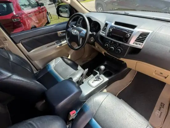 TOYOTA-HILUX-2.7 SR 4X2 CD 16V FLEX 4P AUTOMÁTICO TOYOTA-HILUX-2015