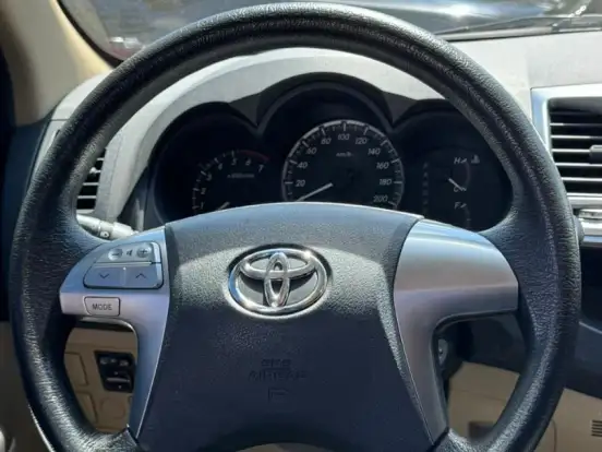 TOYOTA-HILUX-2.7 SR 4X2 CD 16V FLEX 4P AUTOMÁTICO TOYOTA-HILUX-2015