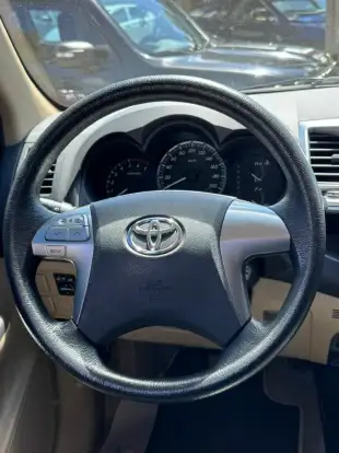 TOYOTA-HILUX-2015