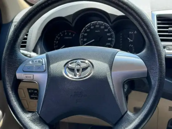 TOYOTA-HILUX-2.7 SR 4X2 CD 16V FLEX 4P AUTOMÁTICO TOYOTA-HILUX-2015